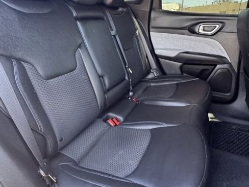 Used 2025 Jeep Compass Latitude image 15