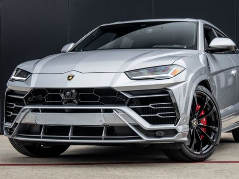 Used 2020 Lamborghini Urus image 3