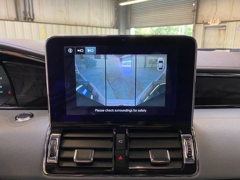 Used 2018 Lincoln Navigator Select w/ Technology Package RWD image 44