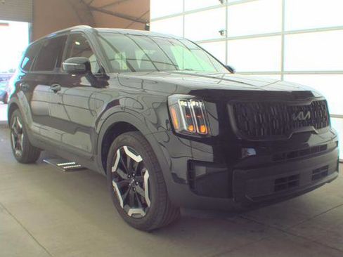 Used 2024 Kia Telluride EX w/ EX Captain's Chair Package AWD/4WD image 2