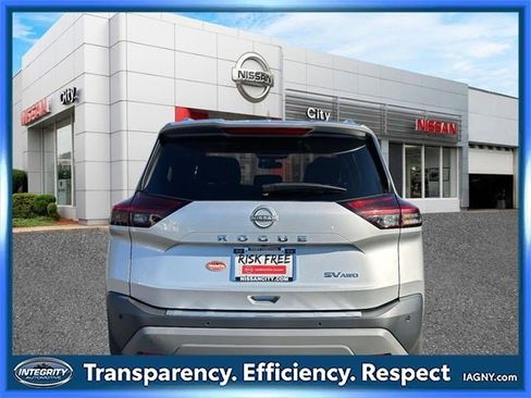 Certified 2022 Nissan Rogue SV w/ SV Premium Package image 5