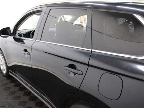 Used 2014 Mitsubishi Outlander GT AWD/4WD image 9