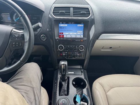 Used 2018 Ford Explorer XLT w/ Equipment Group 202A image 18