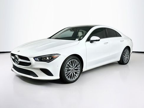 Used 2023 Mercedes-Benz CLA 250 w/ Premium Package image 3