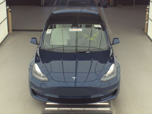Used 2023 Tesla Model 3 Standard Range image 2