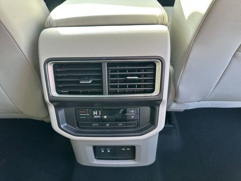 New 2026 Volkswagen Atlas SE image 19