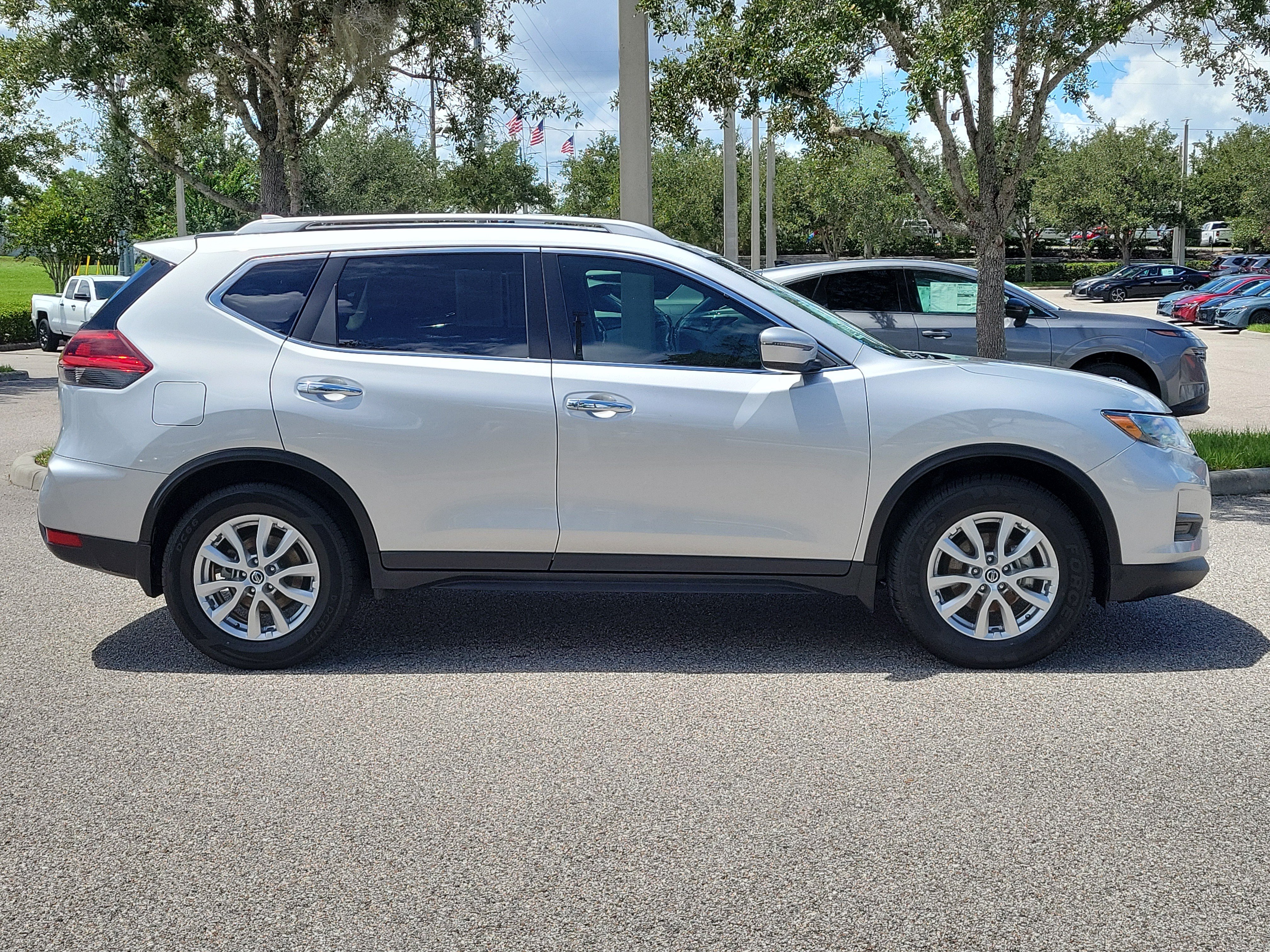 Certified 2020 Nissan Rogue SV FWD image 4