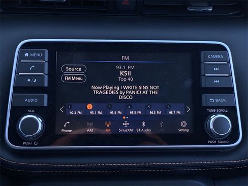 Used 2020 Nissan Kicks SR image 11