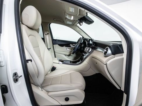 Used 2022 Mercedes-Benz GLC 300 4MATIC image 11