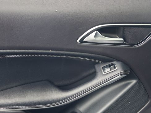 Used 2018 Mercedes-Benz GLA 250 image 33