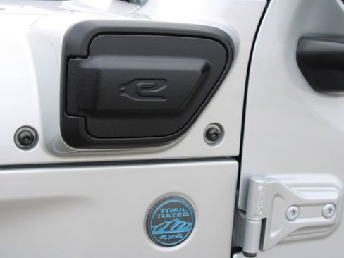 Used 2023 Jeep Wrangler Unlimited w/ Cold Weather Group image 10