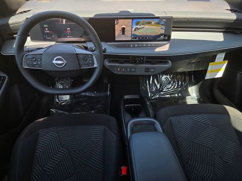 New 2026 Nissan Leaf FWD image 5