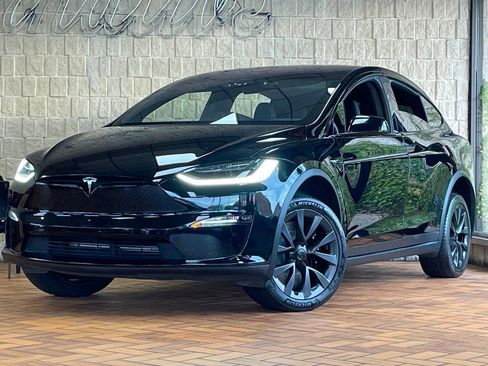 Used 2022 Tesla Model X Plaid image 3