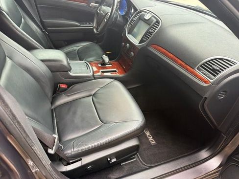 Used 2013 Chrysler 300 w/ Driver Convenience Group RWD image 24