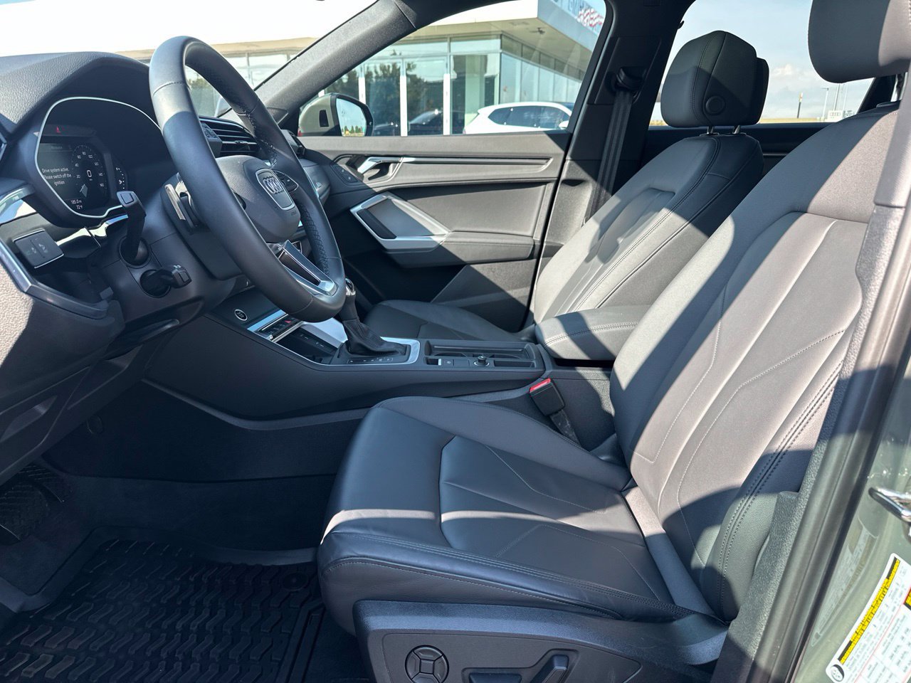 Certified 2025 Audi Q3 2.0T Premium w/ Convenience Package AWD/4WD image 9