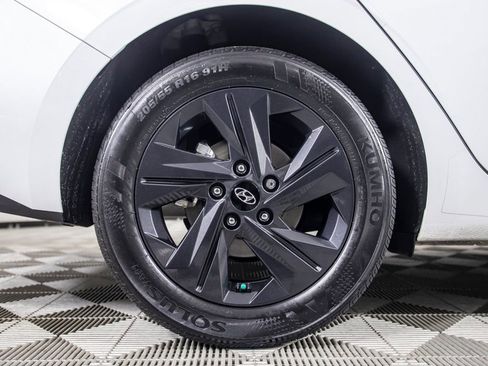 Used 2022 Hyundai Elantra SEL image 42