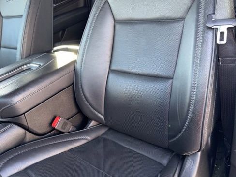 Used 2022 GMC Yukon XL Denali image 16