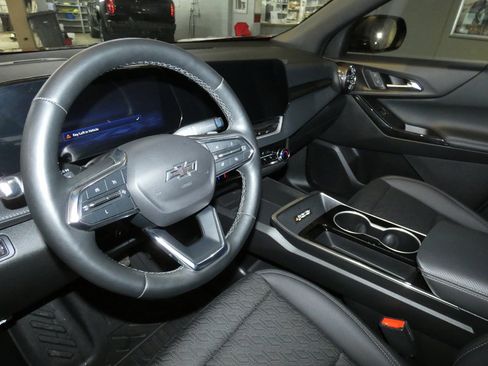 Used 2025 Chevrolet Equinox LT w/ Convenience Package II image 8