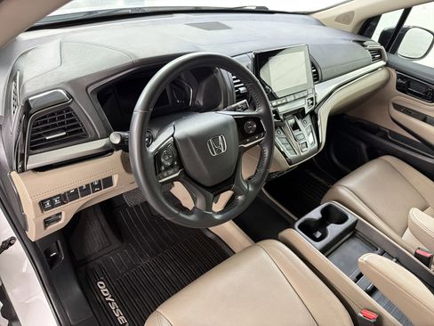 Certified 2024 Honda Odyssey Touring image 3