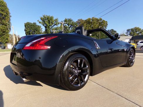 Used 2019 Nissan 370Z Roadster RWD image 32
