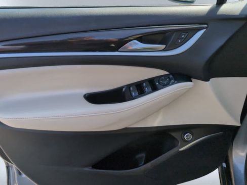 Used 2019 Buick Enclave Essence AWD/4WD image 16