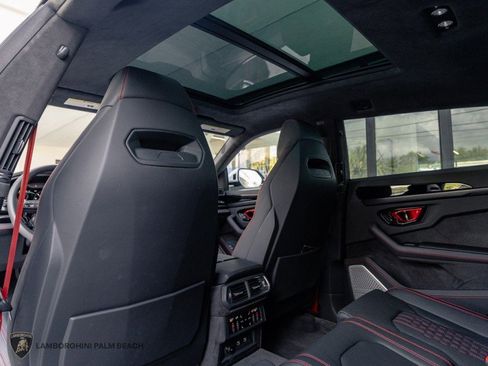 Used 2025 Lamborghini Urus SE image 29