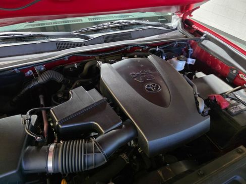 Used 2021 Toyota Tacoma SR5 AWD/4WD image 39