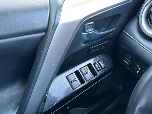 Used 2017 Toyota RAV4 Limited image 33