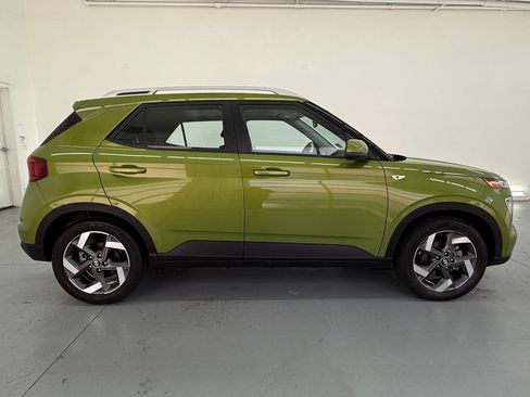 Used 2023 Hyundai Venue SEL FWD image 7