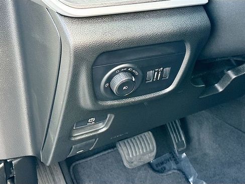 Used 2024 Jeep Grand Cherokee Limited w/ Black Appearance Package image 10