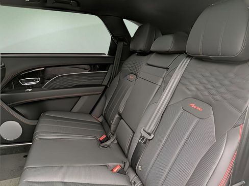 Used 2023 Bentley Bentayga Extended Wheelbase image 34