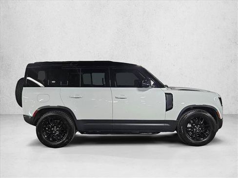 Used 2022 Land Rover Defender 110 SE AWD/4WD image 4
