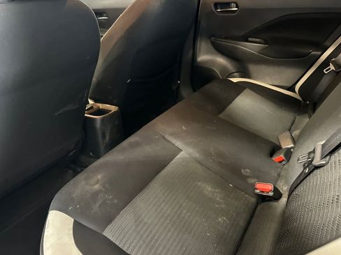 Used 2021 Nissan Versa SV image 5