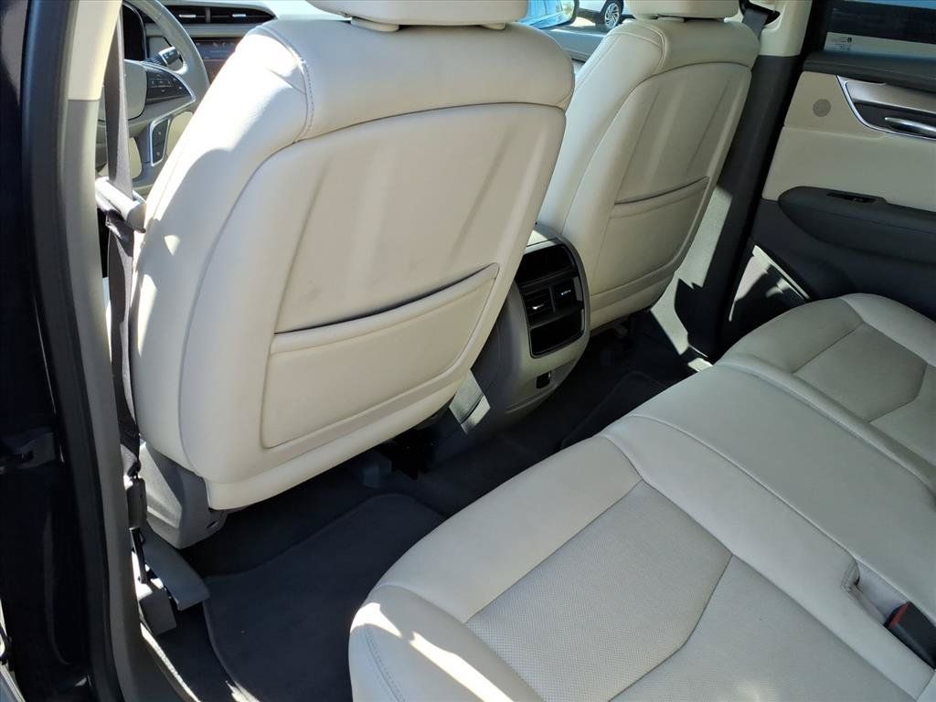 Used 2017 Cadillac XT5 Luxury w/ Driver Awareness Package AWD/4WD image 8