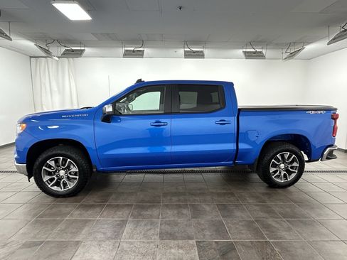 Used 2025 Chevrolet Silverado 1500 LT image 2