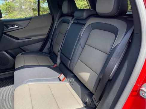 New 2026 Chevrolet Equinox LT w/ Convenience Package II AWD/4WD image 18