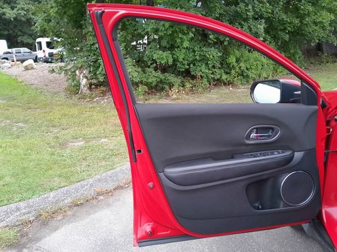 Used 2018 Honda HR-V EX image 10