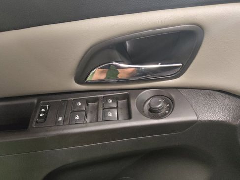 Used 2016 Chevrolet Cruze LS image 27