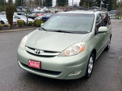 Used 2008 Toyota Sienna XLE image 4