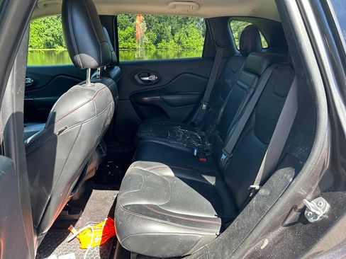 Used 2016 Jeep Cherokee Trailhawk w/ Leather Interior Group AWD/4WD image 14