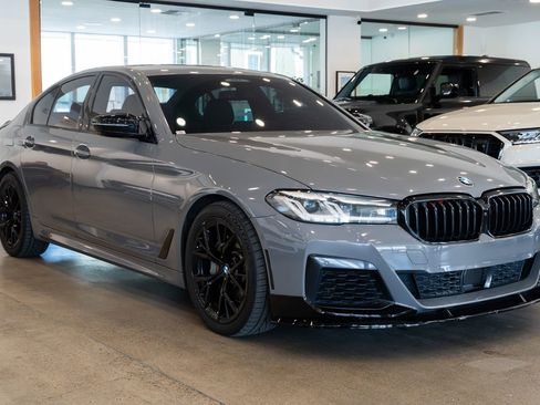 Used 2021 BMW 540i xDrive w/ M Sport Package image 3