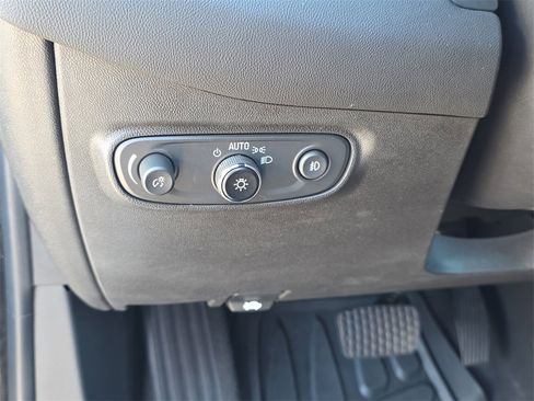 Used 2023 Chevrolet Equinox Premier image 21