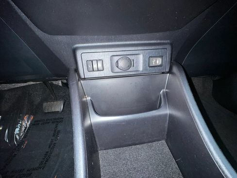 Used 2015 Toyota Prius V Four FWD image 26