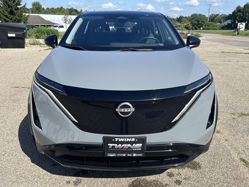 Used 2023 Nissan Ariya FWD image 12
