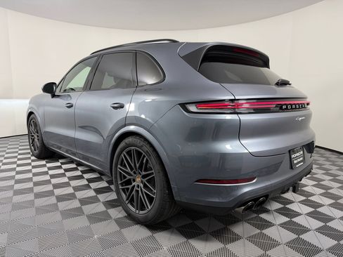 Certified 2026 Porsche Cayenne AWD/4WD image 3