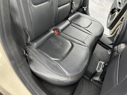 Used 2015 Jeep Renegade Limited AWD/4WD image 38