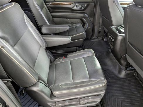 Used 2023 Chevrolet Suburban Premier image 19