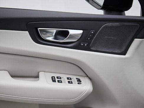 New 2026 Volvo XC60 B5 Ultra w/ Climate Package image 10