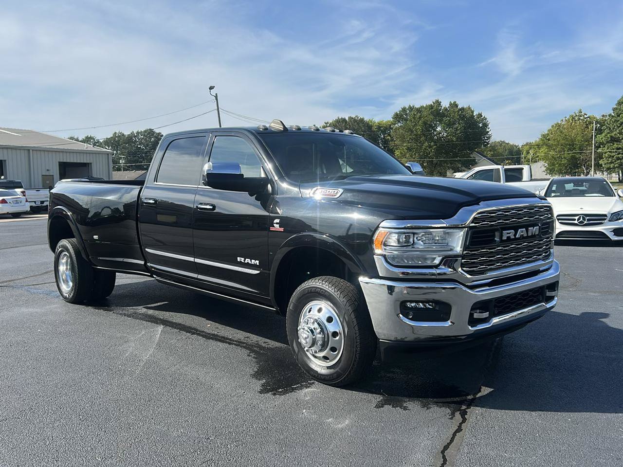 Used 2022 RAM 3500 Limited w/ Towing Technology Group AWD/4WD image 3