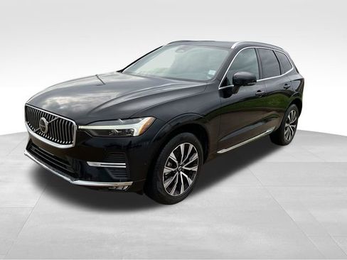 Used 2023 Volvo XC60 B5 Plus image 4